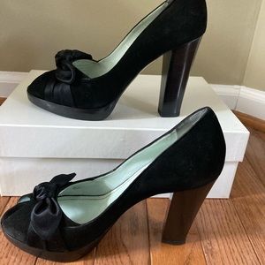 Black sued pump